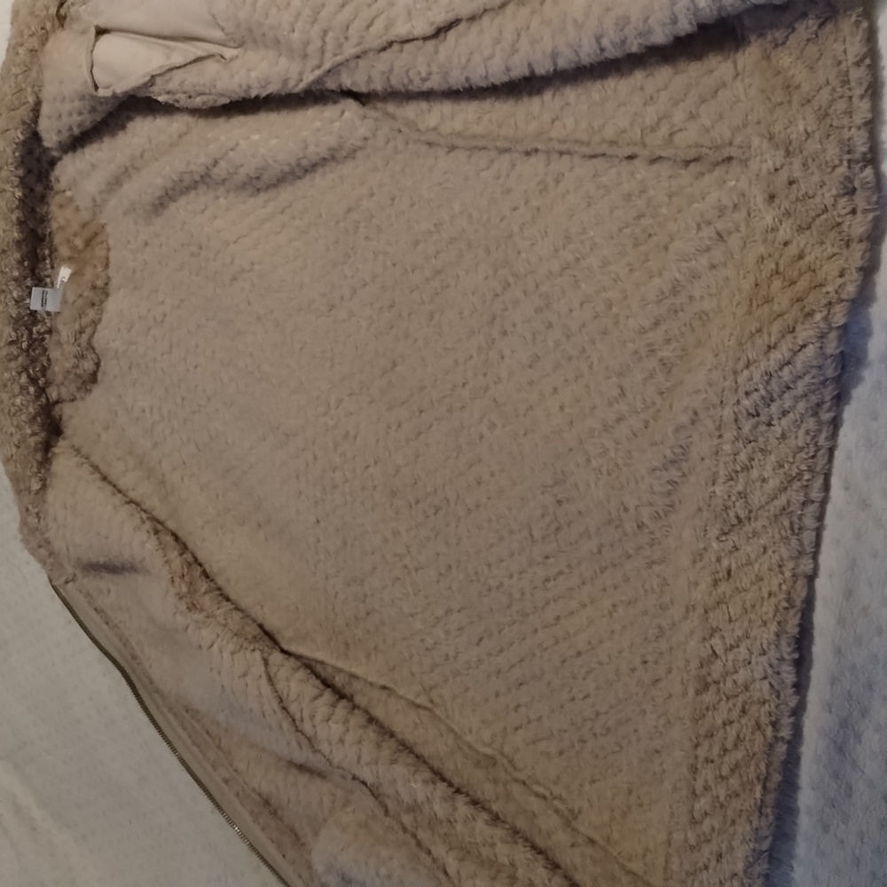Calvin Klein tan fuzzy vest - Picture 7 of 7